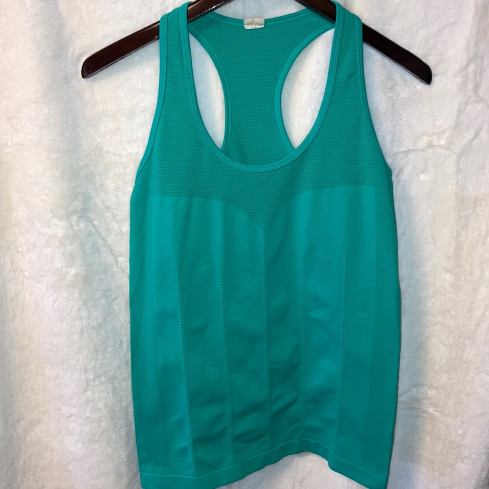 🍀 Fabletics Delta Seamless Tank -Green - M